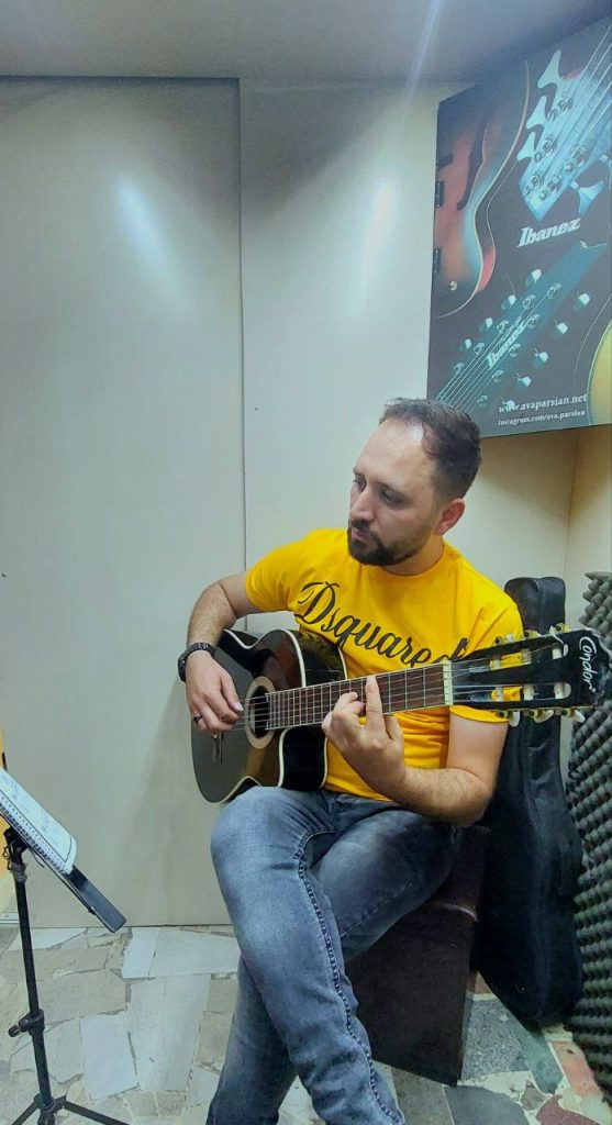 استاد امید آقایاری - استاد گیتار - سبک کلاسیک - سبک پاپ - کلاس گیتار - کلاس هنر